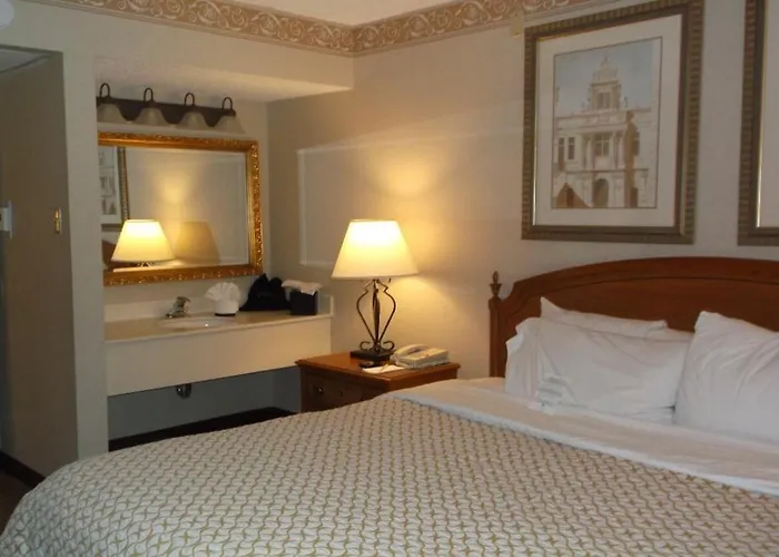 Embassy By Hilton Chicago Woodfield Hotel Schaumburg
