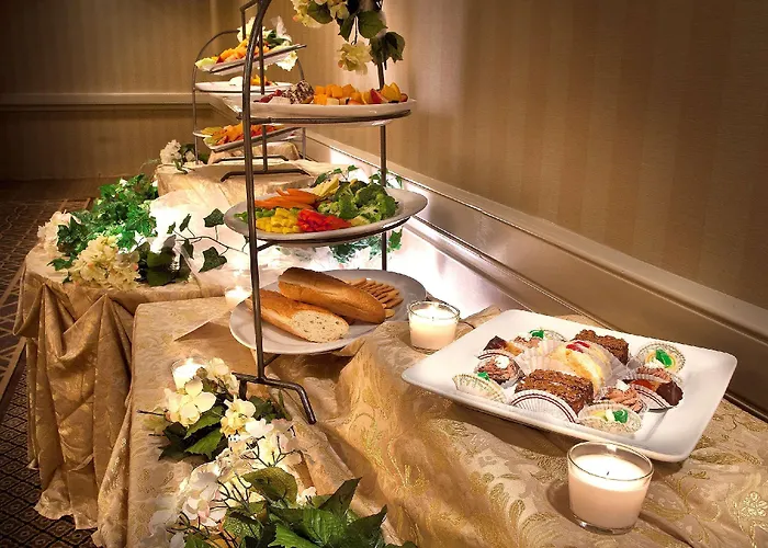 Embassy By Hilton Chicago Woodfield 3*