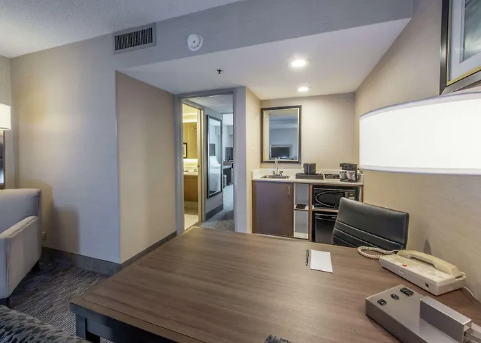 Embassy By Hilton Chicago Woodfield Hotel 3*