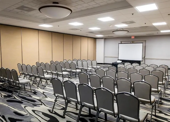 Hotel Embassy By Hilton Chicago Woodfield 3*