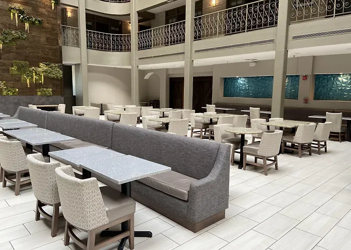 Embassy By Hilton Chicago Woodfield