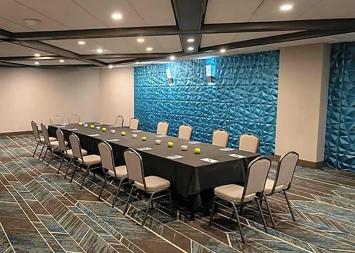 Embassy By Hilton Chicago Woodfield 3* Schaumburg