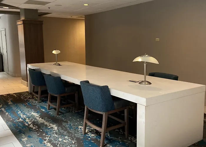 Embassy By Hilton Chicago Woodfield