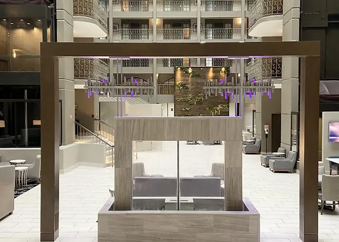 Hotel Embassy By Hilton Chicago Woodfield