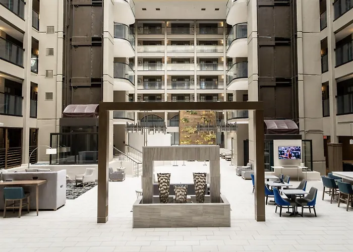 Embassy By Hilton Chicago Woodfield 3*