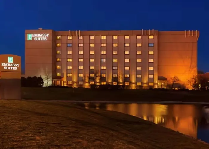 Hotel Embassy By Hilton Chicago Woodfield