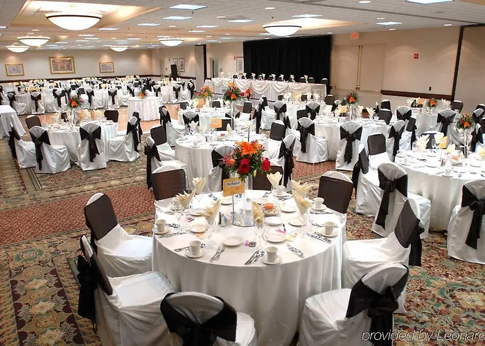 Embassy By Hilton Chicago Woodfield 3*