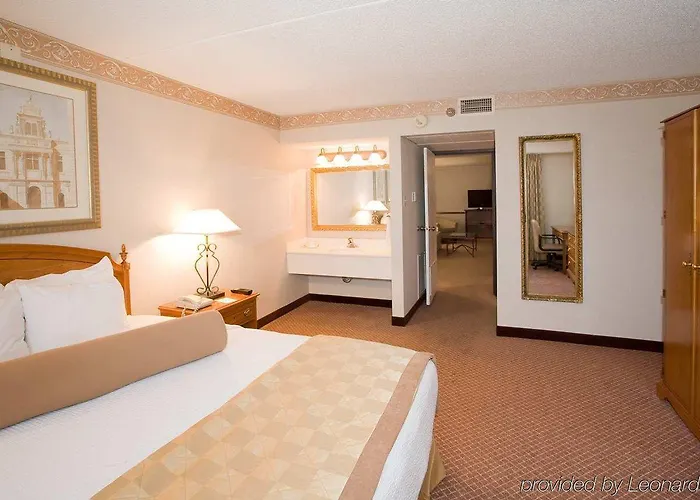 Embassy By Hilton Chicago Woodfield Hotel 3*