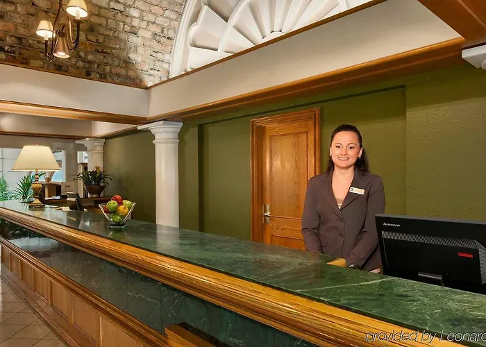 Hotel Embassy By Hilton Chicago Woodfield