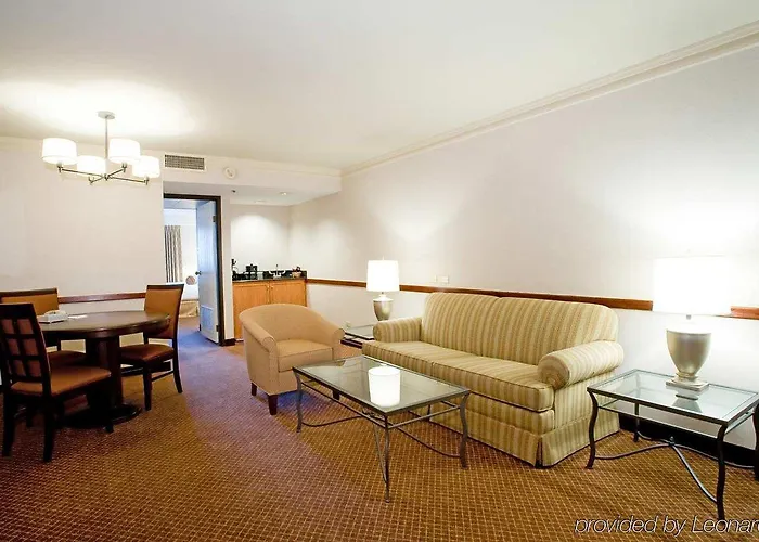 Embassy By Hilton Chicago Woodfield