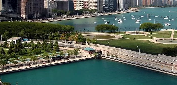 Embassy By Hilton Chicago Woodfield 3*