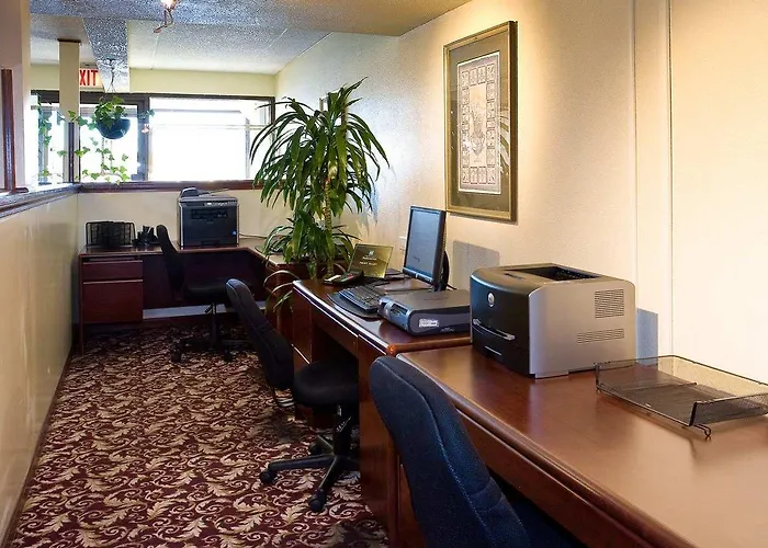 Hotel Embassy By Hilton Chicago Woodfield