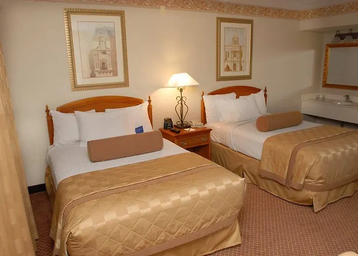 Embassy By Hilton Chicago Woodfield Hotel 3*